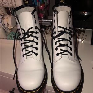 size 7 white doc martens